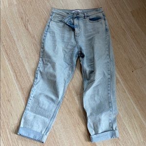 Light wash boyfriend jeans